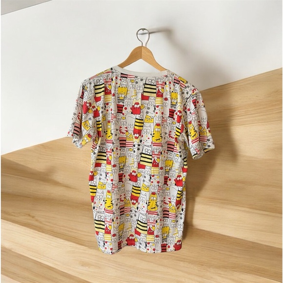 2/$20 Vibrant Red Black Yellow White Cat Graphic Short Sleeve Tee Medium - Picture 2 of 5